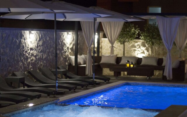 Exquisite Villa with Private Hot Tub in Grebaštica