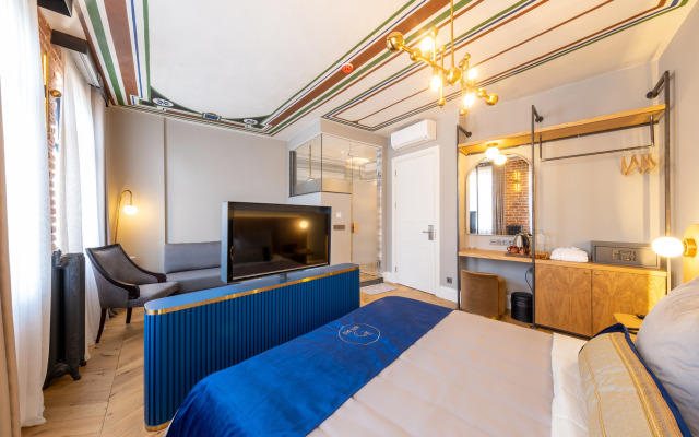 Balo Hotel