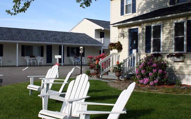 Footbridge Beach Motel