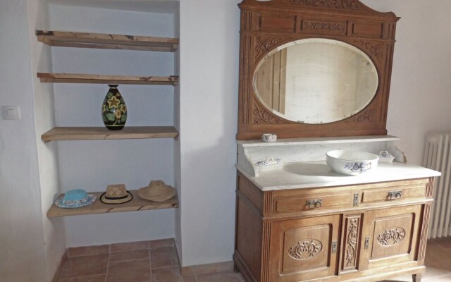 Luxurious Villa in Cazaubon with Swimming Pool