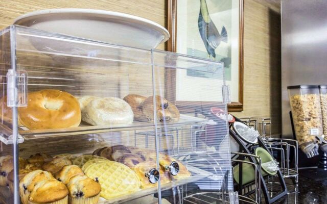 Red Roof Inn & Suites Cornelius – Lake Norman