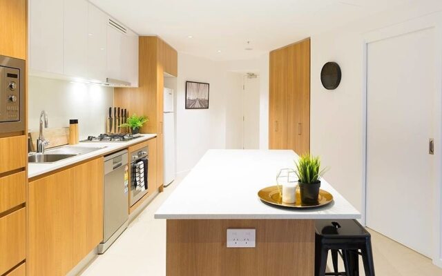 Brand New Heart Of City Executive Apartment