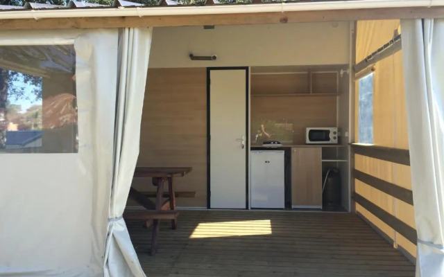 Mobil Home Dans Camping Mussonville