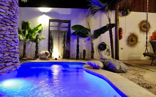 Awesome jungle villa with pool La Veleta
