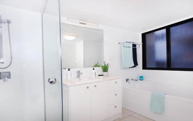 Unit 1 'Phoenix Apartments', Coolum Beach