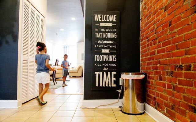 Modernized DC Rowhome in city-center