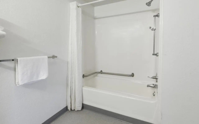 Motel 6 Flint