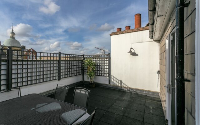 2 Bedroom Apartment in the Heart of Angel