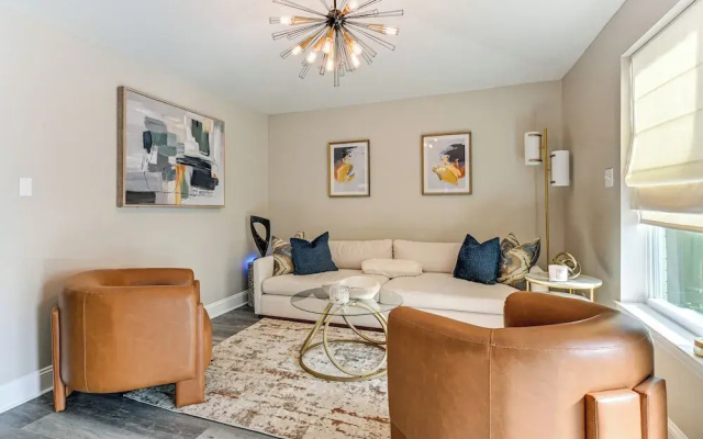 Charlotte Gem w/ Deck & Community Amenities
