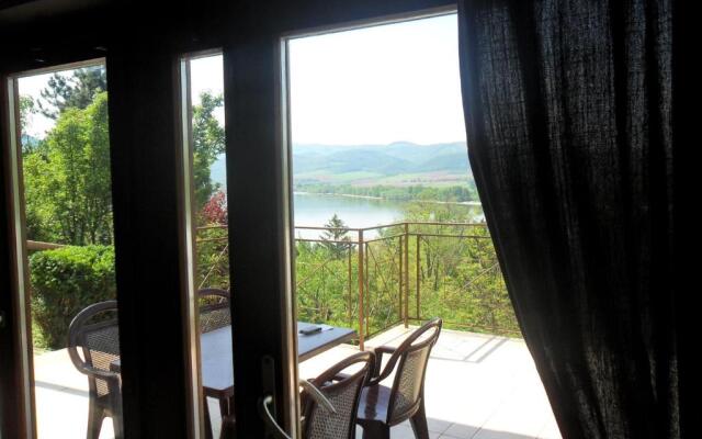 Holiday Apartmanház