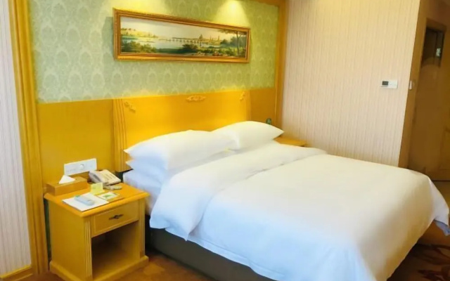 Vienna Hotel (Lingshan Liufengshan Pedestrian Street) – Guest Rooms – Lingshan