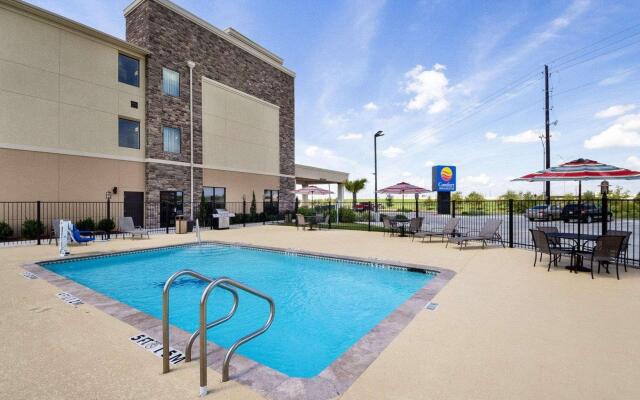 Comfort Inn & Suites Victoria North