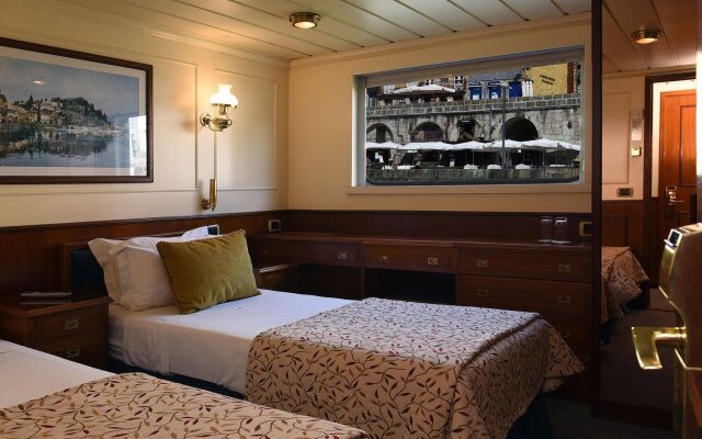 Invicta Ribeira Boat Hotel