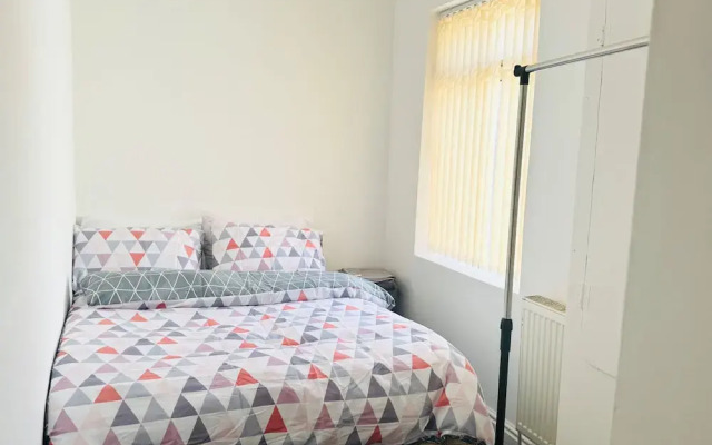 Weekend Escape- 4 Bedroom House in Stoke-on-trent
