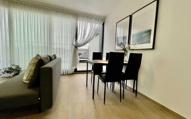 Modern 1BR Near Diamond District by Oneluxstay