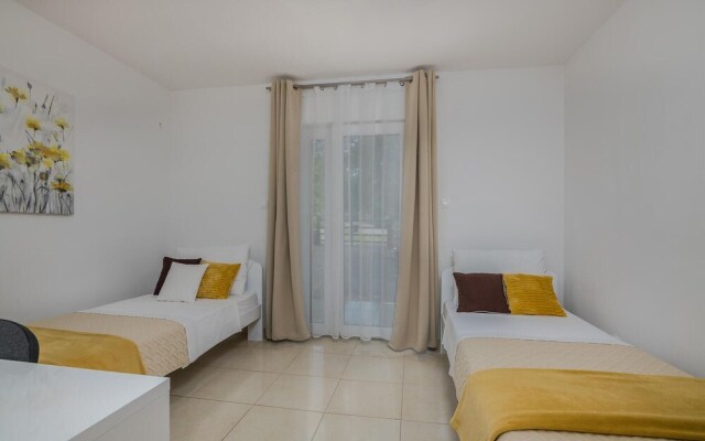 Beautiful Home in Kras With Wifi and 3 Bedrooms