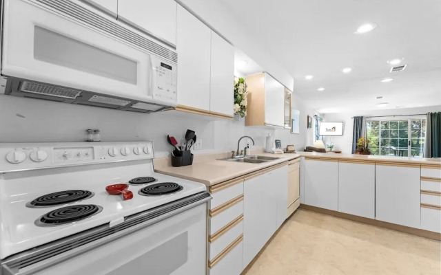 Carefree Getaways 2 Bedroom Condo by RedAwning