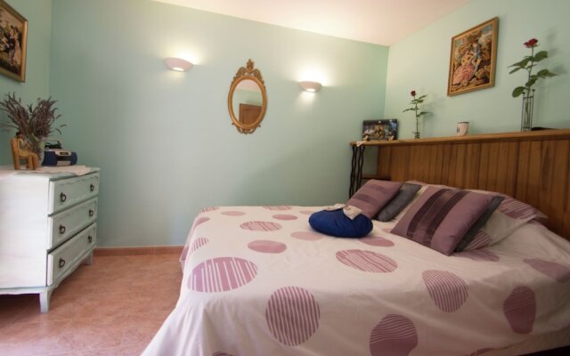 Apartment In A Villa With Shared Pool In La Ciotat, 5 Min From The Beach