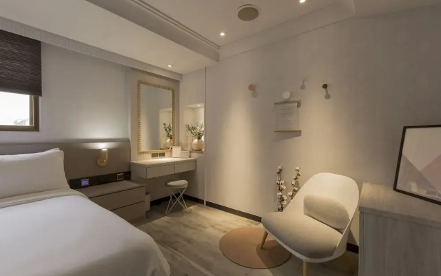Peng Apartment