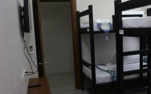 Coron Hostel Express - Adults Only