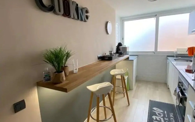 Beachfront Sunny Apartment Sea Mountain View