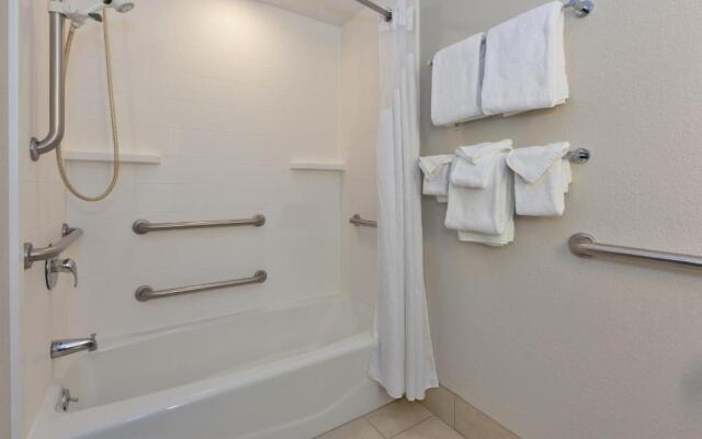 Holiday Inn Express & Suites Petoskey by IHG