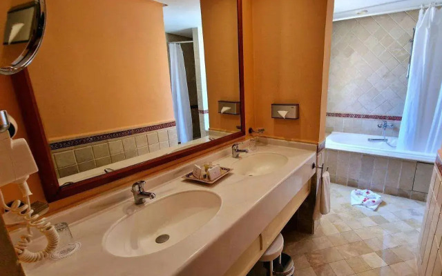 Alhambra Thalasso Hotel