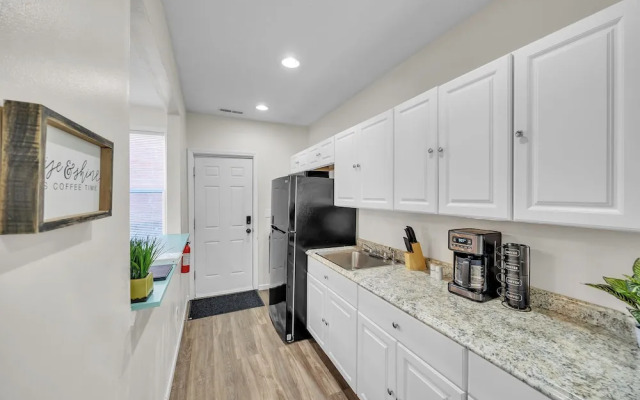 Cozy 2 Bedroom Getaway