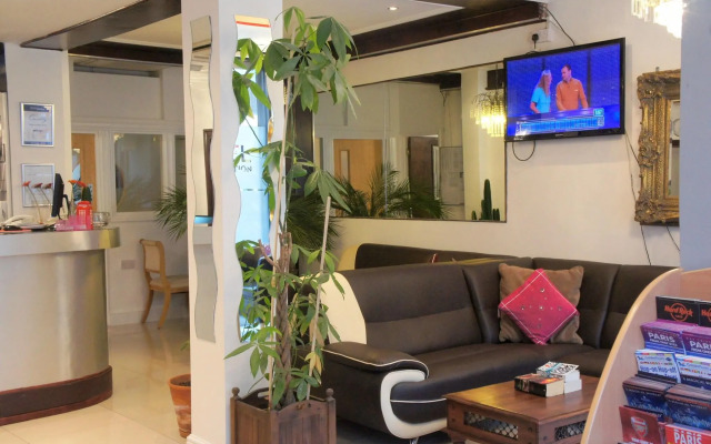 Plaza London Hotel