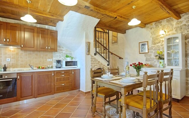 Beautiful Holiday Home in Dracevac With Terrace