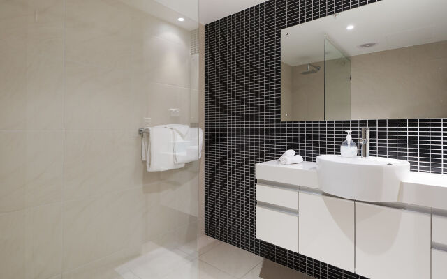 Darwin Executive Suites & FREE CAR