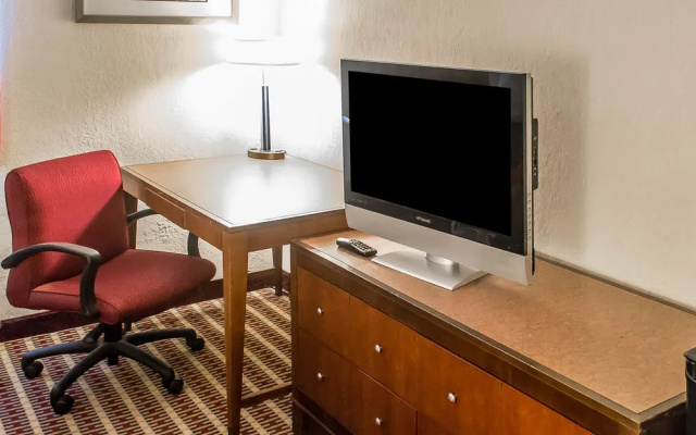 Econo Lodge Inn & Suites - фото 5