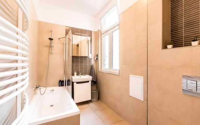 Bpr D8 Premier Apartment