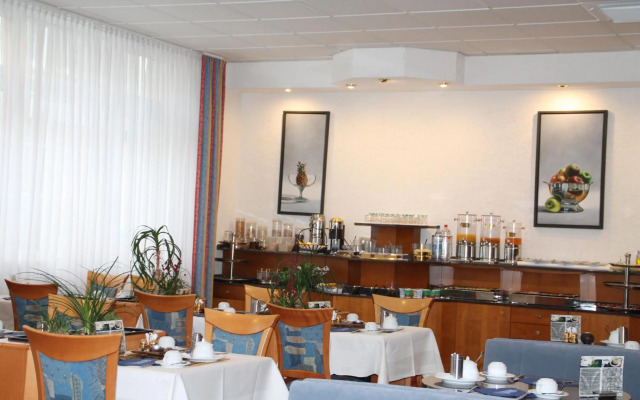 HOTEL RIESENJunior by Trip Inn