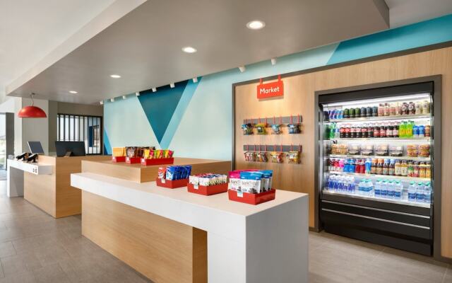 avid hotel Oak Creek by IHG