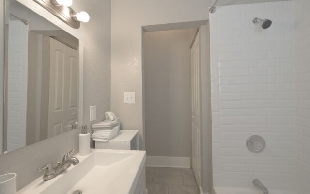 Laurel Pearl-Sleeps 5-1Bd