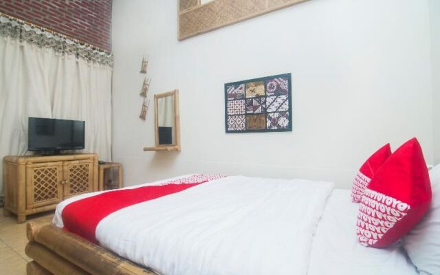 OYO 326 Ndalem Padma Asri Guest House