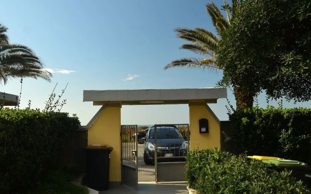Amazing Holiday Home Near Pet-friendly Beach