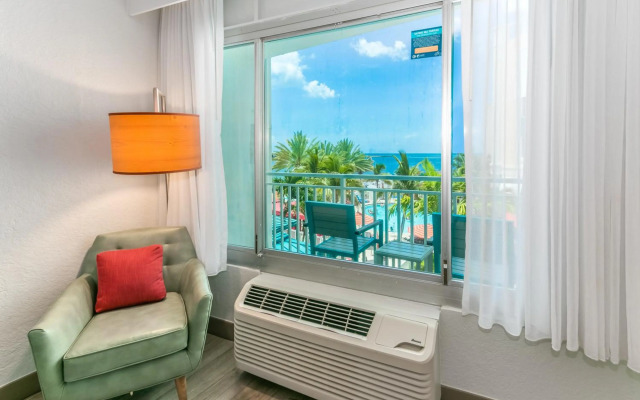 Winter the Dolphins Beach Club, Ascend Hotel Collection