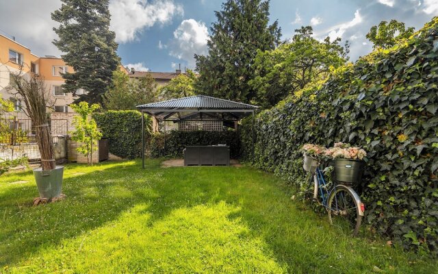 Apartments With Sunny Garden Prague