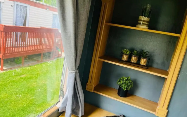 4-bed Seaside Caravan Free Wifi Pet Frie