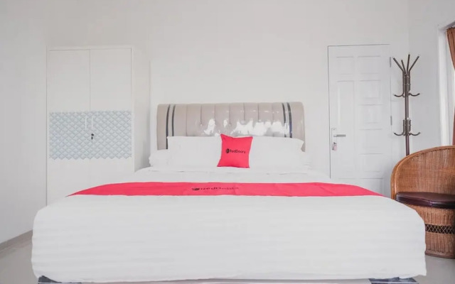 Rose Garden by RedDoorz