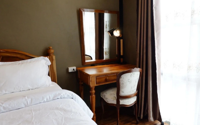 Bloom Cafe & Hostel Lipe