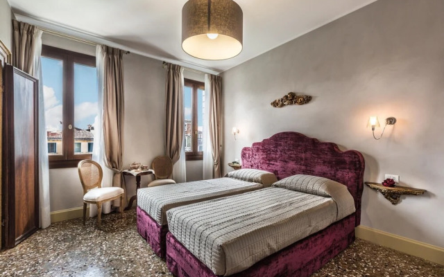 Palazzina Canal - Experience and Enjoy 5 Elegant Bedrooms
