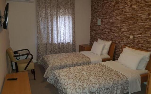 Hotel Dvor