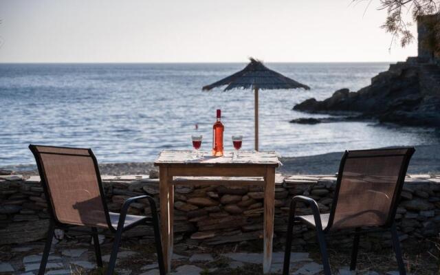 Beachfront bungalow in the area of Kampi, near Koundouros