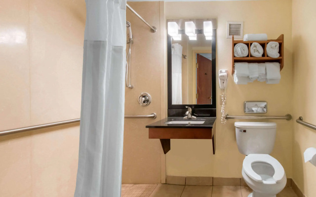 Clarion Hotel & Suites University - Shippensburg