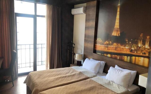 Freedom Square Apartment
