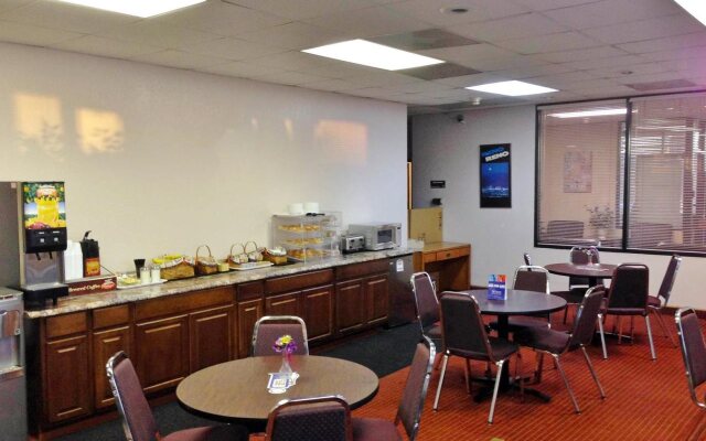 Siegel Suites 7th Street Apartments