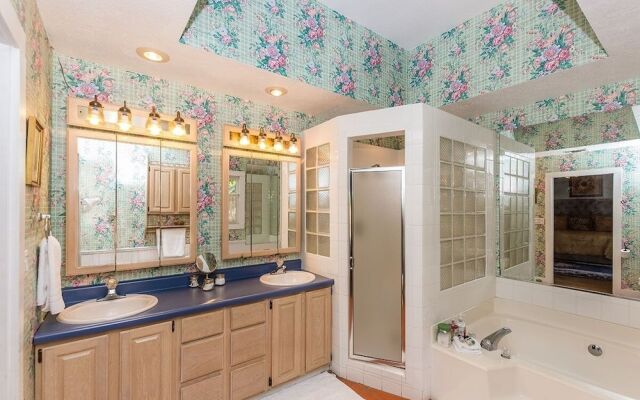 Fischer 3 Bedroom Farmhouse by RedAwning